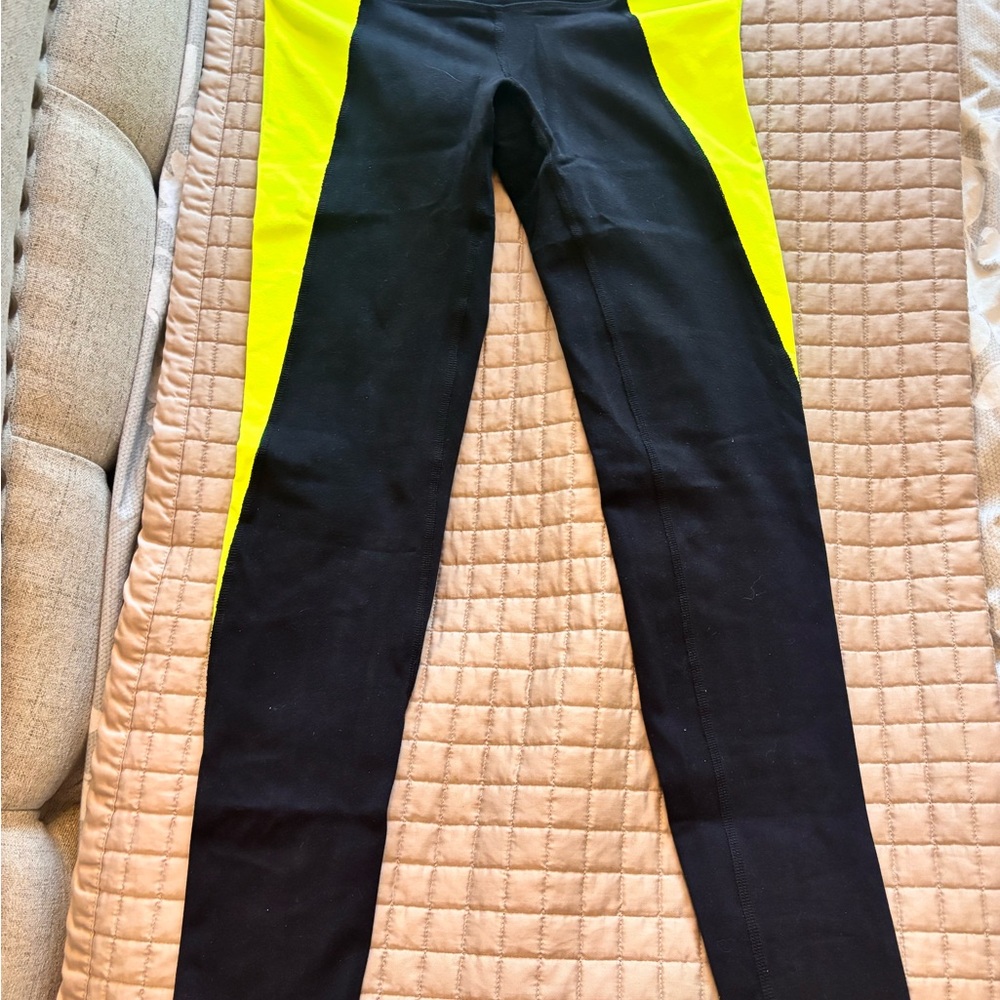 Alo yoga women’s High Waste Trainer Legging black with neon green panels
